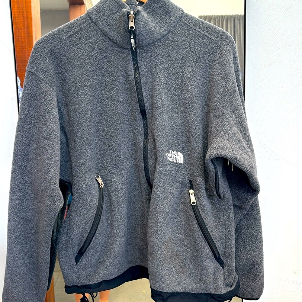 North face men’s fleece base liner jacket
Size Large
Gray
Under arm zippers